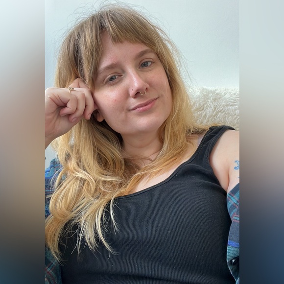 Meet your Posher, Sarah - Picture 2 of 2